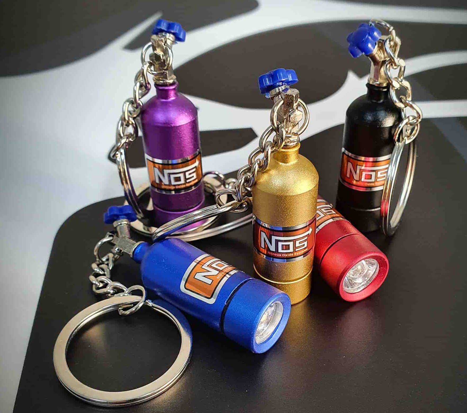 LLAVERO NITRO CON LINTERNA LLAVERO NITRO CON LINTERNA - Imagen 1