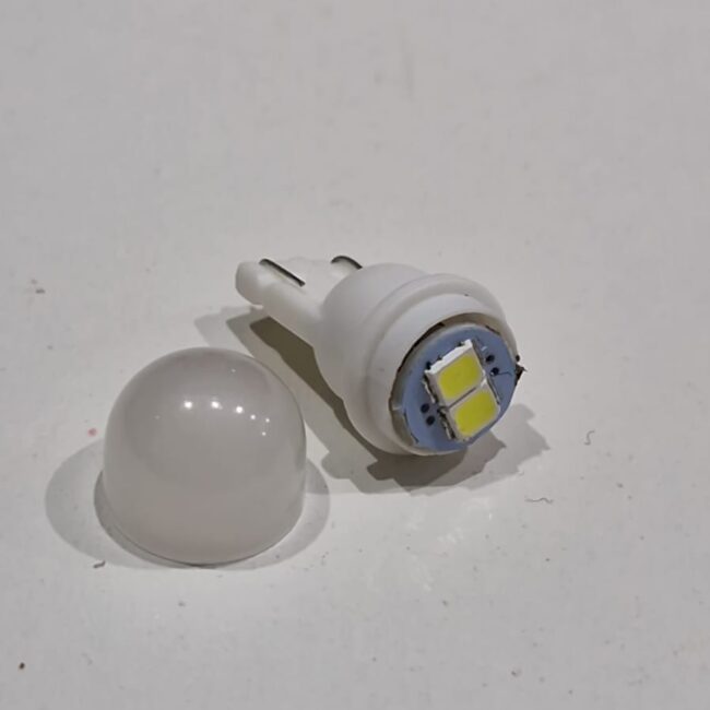 T10 2 LED CON CAPUCHÓN LUPA